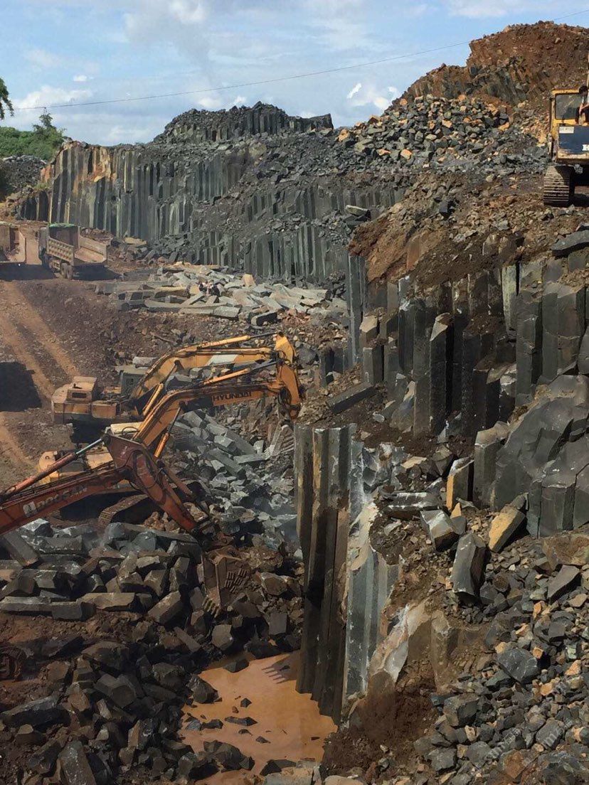 玄武岩矿山                  玄武岩越南黑板质好             浏览